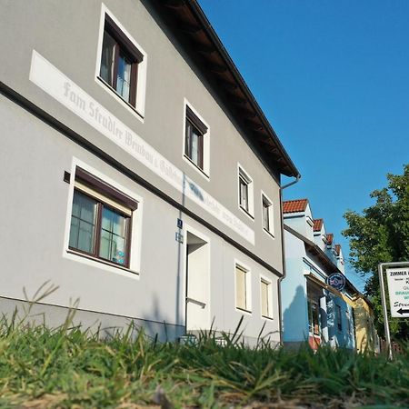 Gaestehaus Und Weinbau Zur Wiederkehr Strudler Podersdorf am See Esterno foto