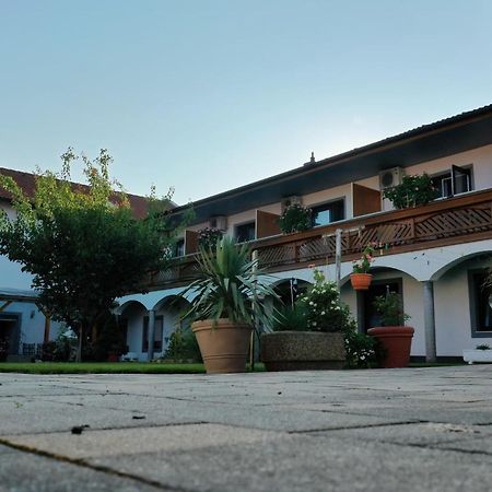 Gaestehaus Und Weinbau Zur Wiederkehr Strudler Podersdorf am See Esterno foto