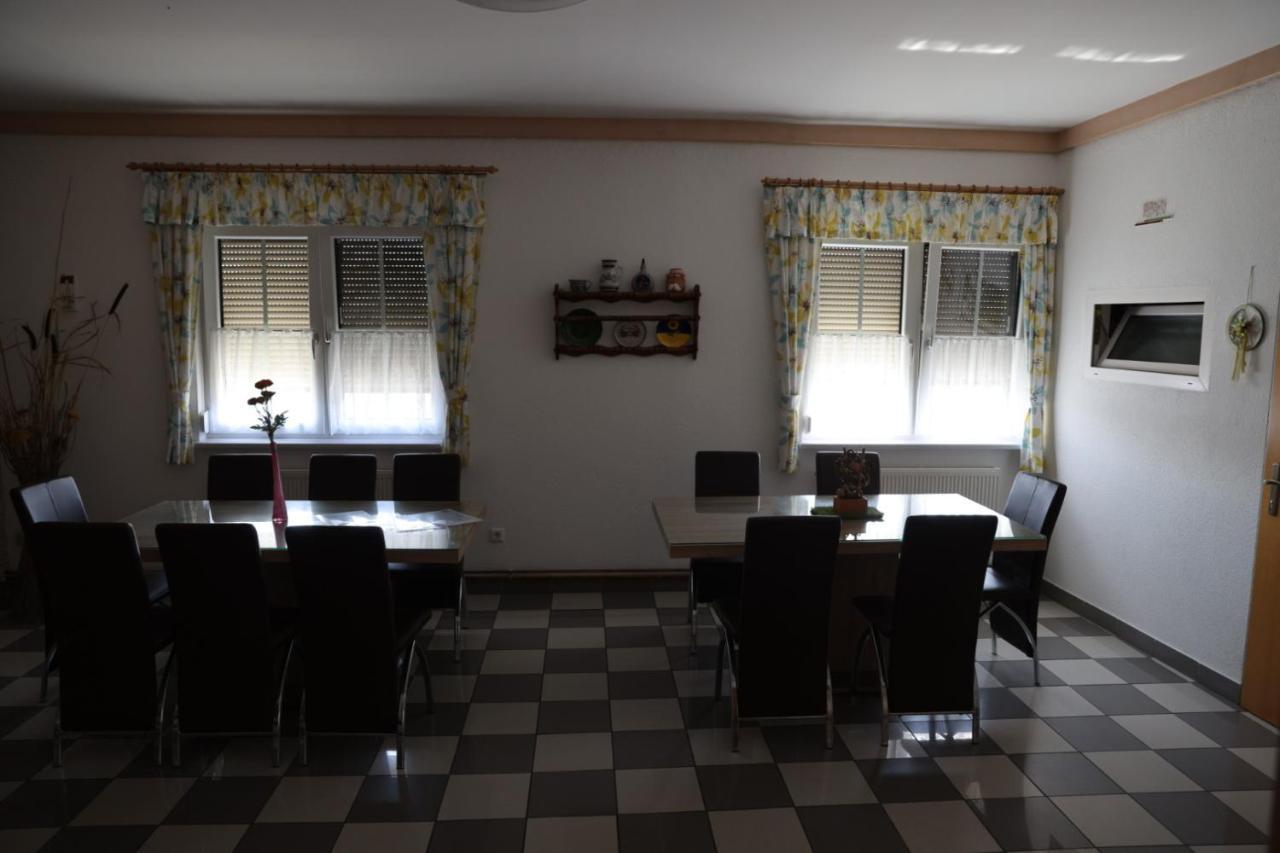 Gaestehaus Und Weinbau Zur Wiederkehr Strudler Podersdorf am See Esterno foto