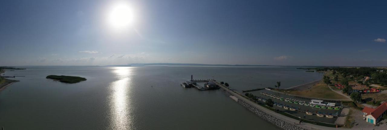 Gaestehaus Und Weinbau Zur Wiederkehr Strudler Podersdorf am See Esterno foto