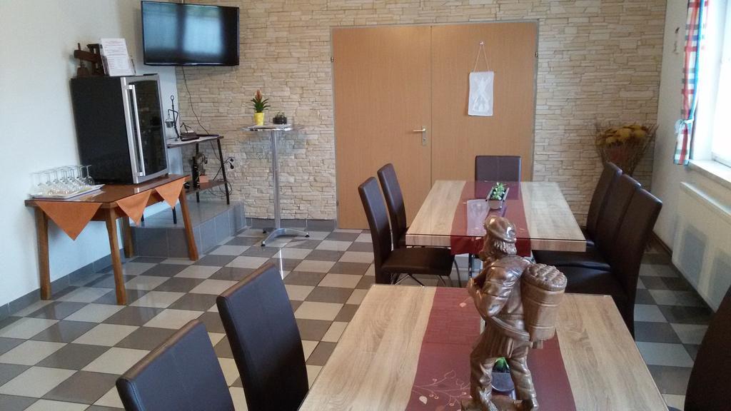 Gaestehaus Und Weinbau Zur Wiederkehr Strudler Podersdorf am See Esterno foto