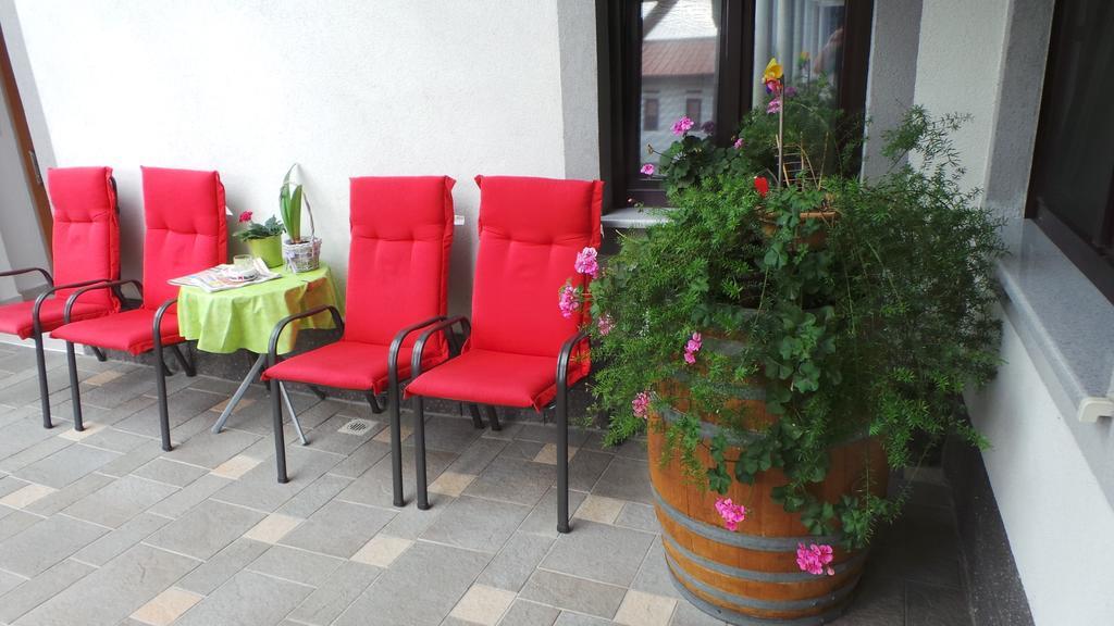 Gaestehaus Und Weinbau Zur Wiederkehr Strudler Podersdorf am See Esterno foto