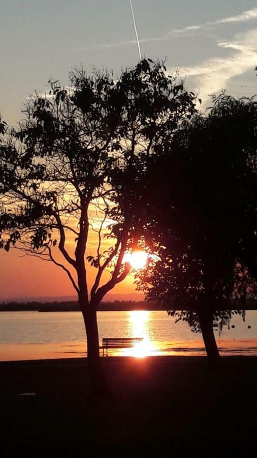 Gaestehaus Und Weinbau Zur Wiederkehr Strudler Podersdorf am See Esterno foto