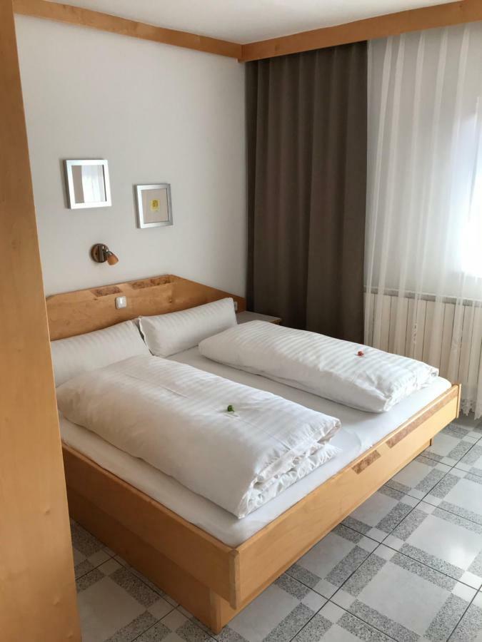 Gaestehaus Und Weinbau Zur Wiederkehr Strudler Podersdorf am See Esterno foto